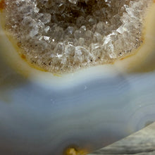 Bild in Galerie-Viewer laden, Agate Polished Geode #06
