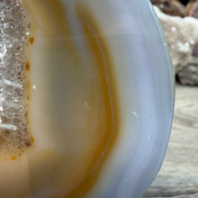 Bild in Galerie-Viewer laden, Agate Polished Geode #06
