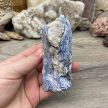 Bild in Galerie-Viewer laden, Blue Kyanite Cluster Parcel
