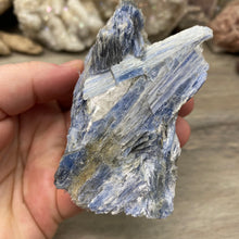 Bild in Galerie-Viewer laden, Blue Kyanite Cluster Parcel
