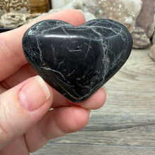 Bild in Galerie-Viewer laden, Black Tourmaline with Hematite Heart #01
