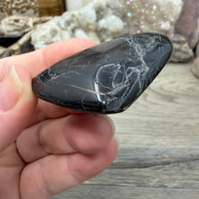 Bild in Galerie-Viewer laden, Black Tourmaline with Hematite Heart #01
