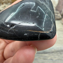 Bild in Galerie-Viewer laden, Black Tourmaline with Hematite Heart #01
