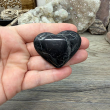 Bild in Galerie-Viewer laden, Black Tourmaline with Hematite Heart #01
