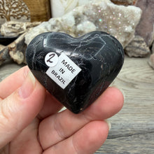 Bild in Galerie-Viewer laden, Black Tourmaline with Hematite Heart #02
