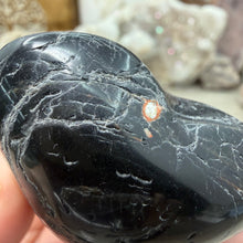 Bild in Galerie-Viewer laden, Black Tourmaline with Hematite Heart #02
