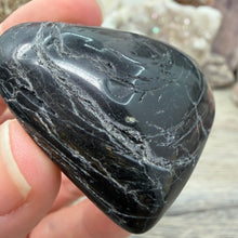 Bild in Galerie-Viewer laden, Black Tourmaline with Hematite Heart #02
