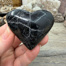 Bild in Galerie-Viewer laden, Black Tourmaline with Hematite Heart #03
