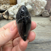 Bild in Galerie-Viewer laden, Black Tourmaline with Hematite Heart #03
