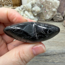 Bild in Galerie-Viewer laden, Black Tourmaline with Hematite Heart #03
