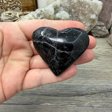 Bild in Galerie-Viewer laden, Black Tourmaline with Hematite Heart #03
