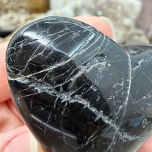 Bild in Galerie-Viewer laden, Black Tourmaline with Hematite Heart #03
