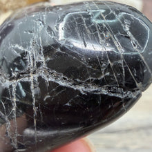 Bild in Galerie-Viewer laden, Black Tourmaline with Hematite Heart #03
