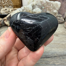 Bild in Galerie-Viewer laden, Black Tourmaline with Hematite Heart #04
