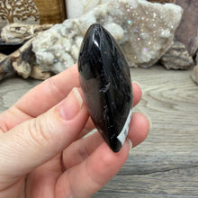 Bild in Galerie-Viewer laden, Black Tourmaline with Hematite Heart #04
