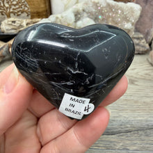 Bild in Galerie-Viewer laden, Black Tourmaline with Hematite Heart #04
