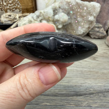 Bild in Galerie-Viewer laden, Black Tourmaline with Hematite Heart #04
