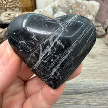 Bild in Galerie-Viewer laden, Black Tourmaline with Hematite Heart #05
