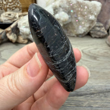 Bild in Galerie-Viewer laden, Black Tourmaline with Hematite Heart #05
