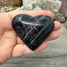 Bild in Galerie-Viewer laden, Black Tourmaline with Hematite Heart #05
