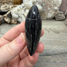 Bild in Galerie-Viewer laden, Black Tourmaline with Hematite Heart #06
