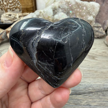 Bild in Galerie-Viewer laden, Black Tourmaline with Hematite Heart #07
