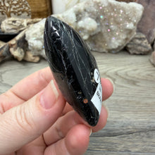 Bild in Galerie-Viewer laden, Black Tourmaline with Hematite Heart #07
