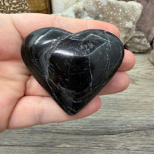 Bild in Galerie-Viewer laden, Black Tourmaline with Hematite Heart #07
