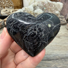 Bild in Galerie-Viewer laden, Black Tourmaline with Hematite Heart #08
