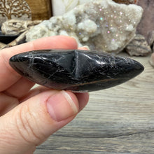 Bild in Galerie-Viewer laden, Black Tourmaline with Hematite Heart #08
