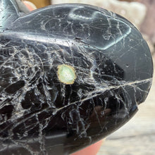 Bild in Galerie-Viewer laden, Black Tourmaline with Hematite Heart #08
