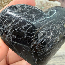 Bild in Galerie-Viewer laden, Black Tourmaline with Hematite Heart #08

