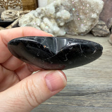 Bild in Galerie-Viewer laden, Black Tourmaline with Hematite Heart #09
