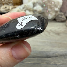 Bild in Galerie-Viewer laden, Black Tourmaline with Hematite Heart #09
