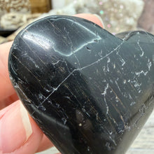 Bild in Galerie-Viewer laden, Black Tourmaline with Hematite Heart #09
