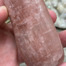 将图像加载到图库查看器中，Rose Calcite Freeform #01
