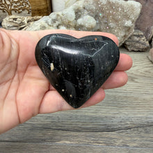 Bild in Galerie-Viewer laden, Black Tourmaline with Hematite Heart #10
