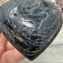 Carica l'immagine nel visualizzatore di Gallery, Black Tourmaline with Hematite Heart #13
