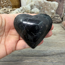 Carica l'immagine nel visualizzatore di Gallery, Black Tourmaline with Hematite Heart #16
