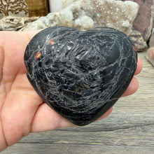 Bild in Galerie-Viewer laden, Black Tourmaline with Hematite Heart #18

