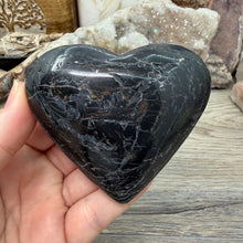 Carica l'immagine nel visualizzatore di Gallery, Black Tourmaline with Hematite Heart #19
