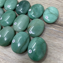 Chargez l&#39;image dans la visionneuse de la galerie, Green Aventurine Pillow Palm Stones
