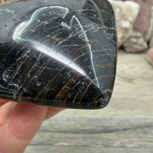 Carica l'immagine nel visualizzatore di Gallery, Black Tourmaline with Hematite Heart #20

