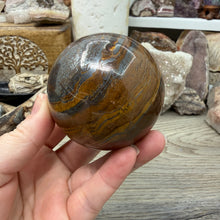 Bild in Galerie-Viewer laden, Tiger Iron 65mm Sphere #01
