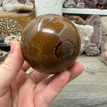 Bild in Galerie-Viewer laden, Tiger Iron 65mm Sphere #01
