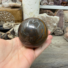 Bild in Galerie-Viewer laden, Tiger Iron 65mm Sphere #01
