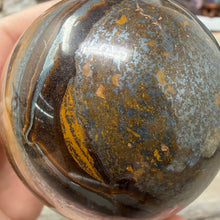 Bild in Galerie-Viewer laden, Tiger Iron 65mm Sphere #01
