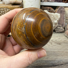 Bild in Galerie-Viewer laden, Tiger Iron 65mm Sphere #03
