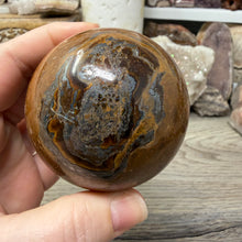 Bild in Galerie-Viewer laden, Tiger Iron 65mm Sphere #03
