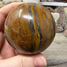 Bild in Galerie-Viewer laden, Tiger Iron 65mm Sphere #03
